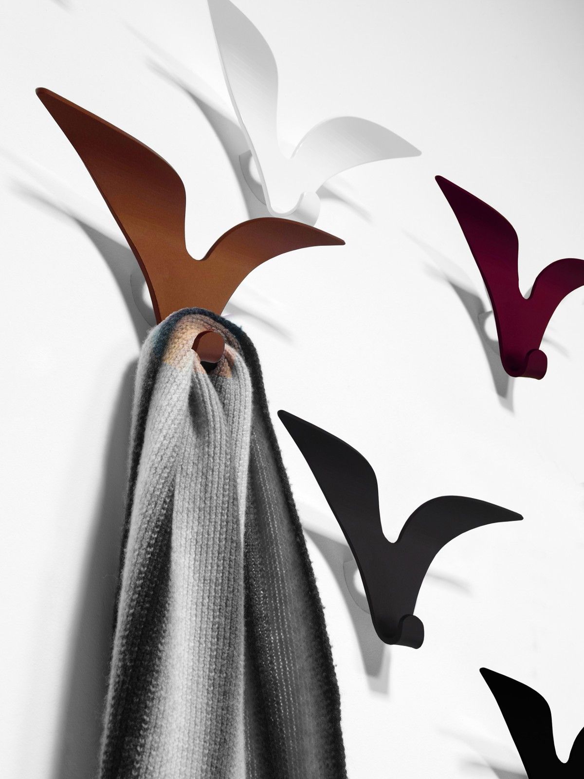 Jonathan attaccapanni da parete di design in acciaio Complementi darredo color marsala opaco