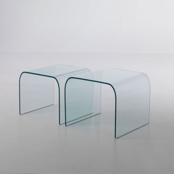 Coppia tavolini in vetro curvato Britta sovrapponibili 48 x 48 cm Coppia tavolini in vetro curvato Britta sovrapponibili 48 x 48 cm