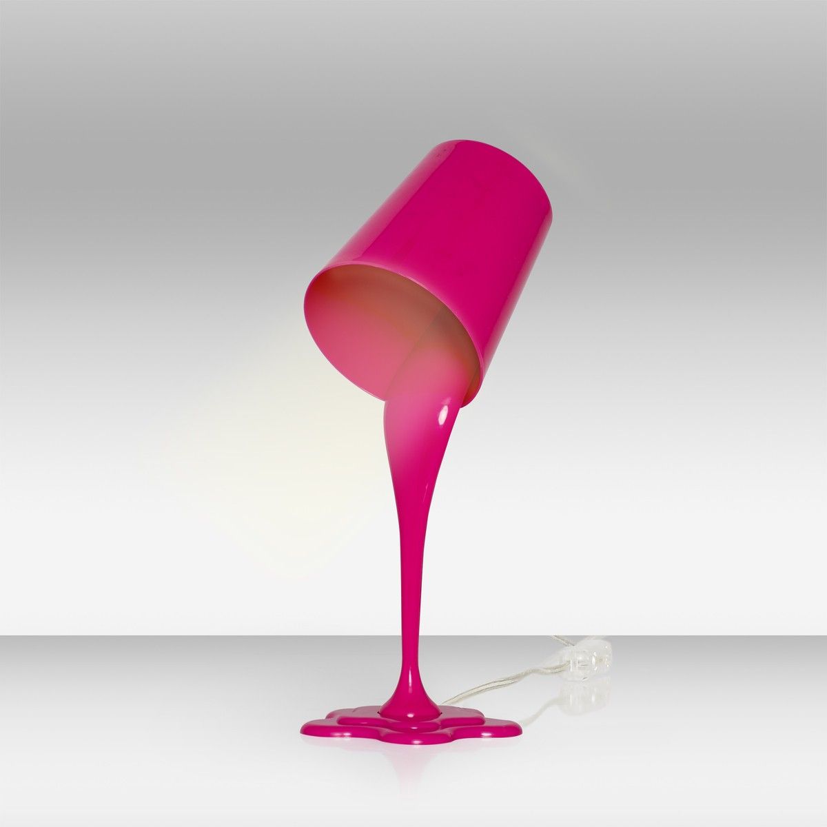 Lampada da tavolo vesuvio abat jour design moderno a cono