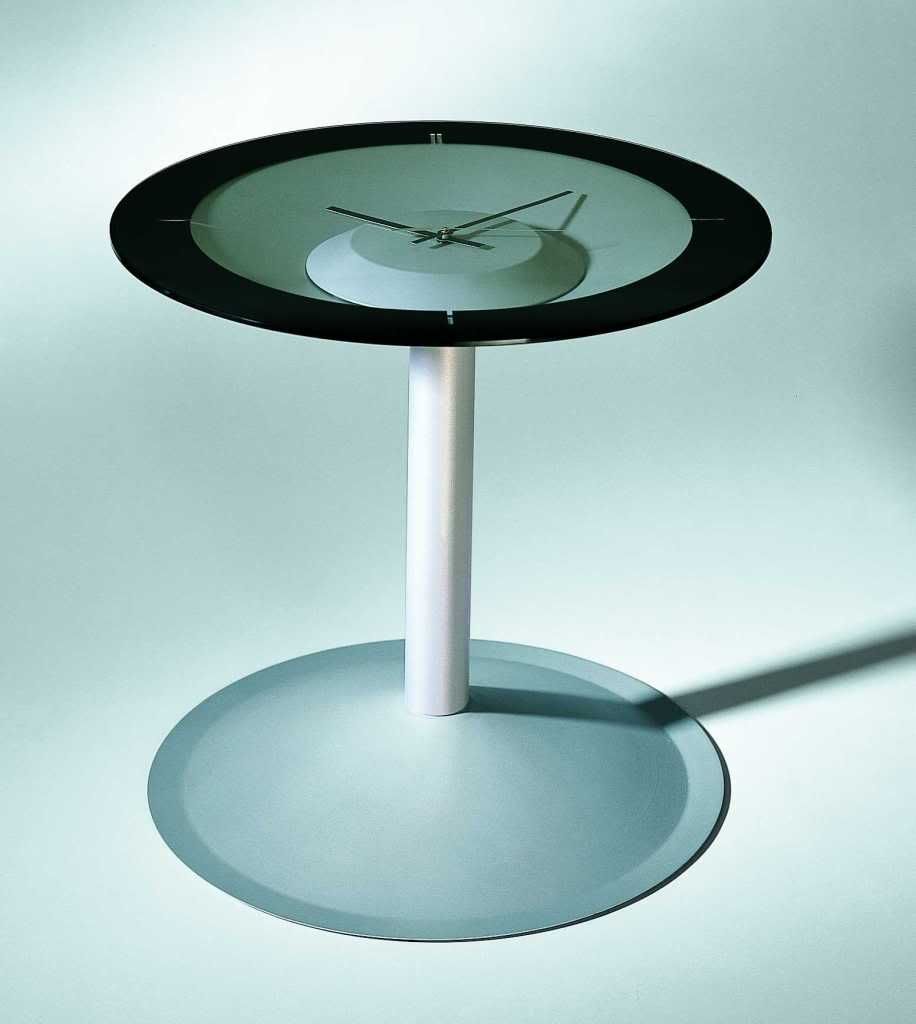 Tavolino da soggiorno attesa con orologio e piano in vetro