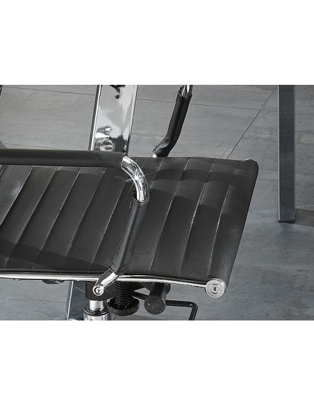 Sedia per scrivania ufficio in ecopelle nera Delroy Sedia per scrivania ufficio in ecopelle nera Delroy