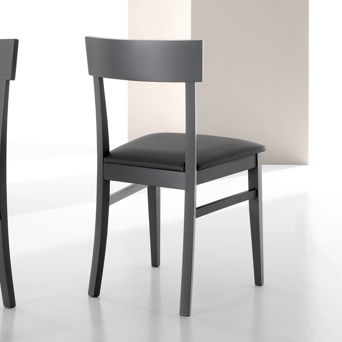 Sedia Mireia per sala pranzo in legno ed ecopelle Grigio o Antracite Sedia Mireia per sala pranzo in legno ed ecopelle Grigio o Antracite