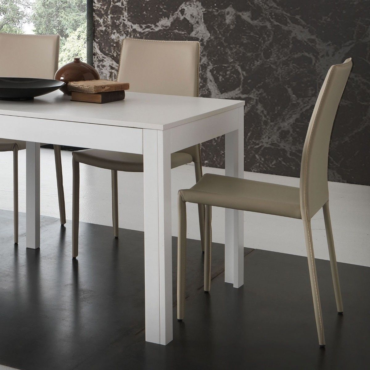 Tavolo soggiorno allungabile Sigvard in legno bianco poro aperto 160 ... Tavolo soggiorno allungabile Sigvard in legno bianco poro aperto 160 ...