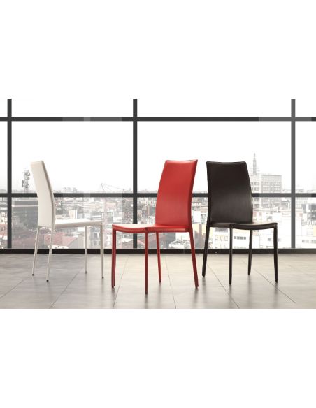 Sedie impilabili in similcuoio e metallo Zalia