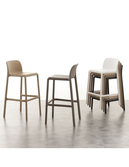 Sgabelli impilabili in resina e fibra di vetro Abelide