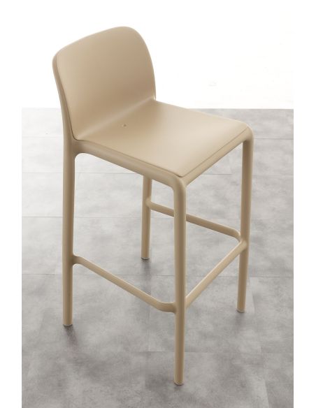 Sgabelli impilabili in resina e fibra di vetro Abelide