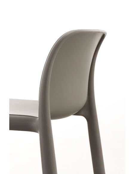 Sgabelli impilabili in resina e fibra di vetro Abelide