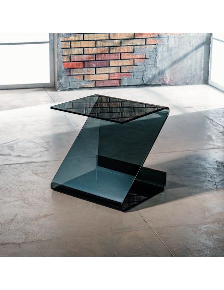 Tavolino lato divano in vetro curvato grigio trasparente Bram Fumè