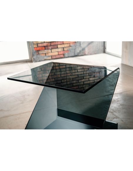 Tavolino lato divano in vetro curvato grigio trasparente Bram Fumè