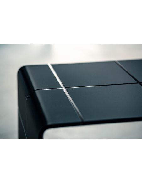 Tavolino basso da salotto in vetro curvato nero Eberg