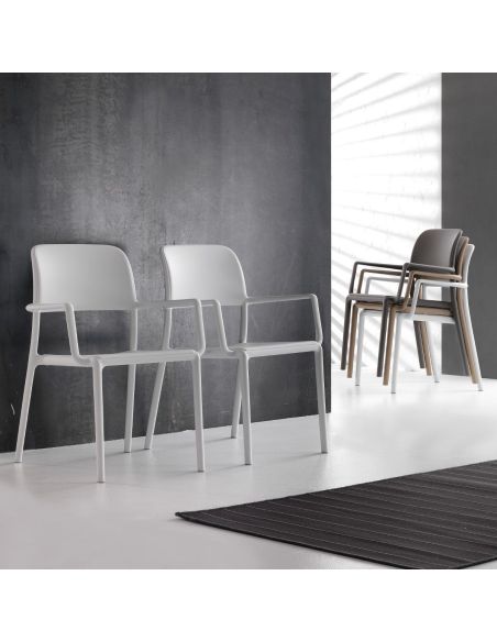 Sedie in resina impilabili per bars pubs ristoranti Abelide Sedie in resina impilabili per bars pubs ristoranti Abelide