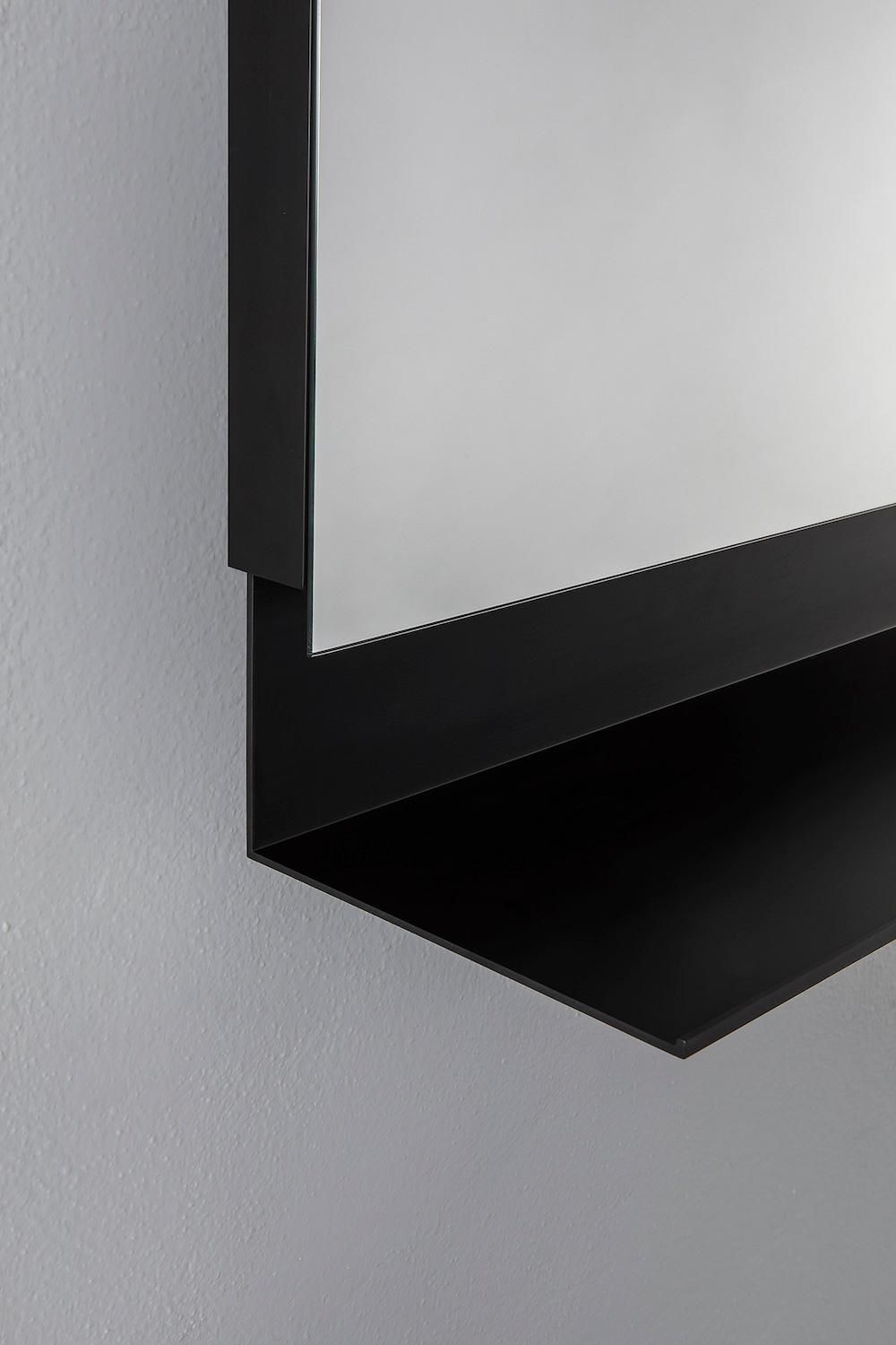 Specchio bagno 50x74 cm in metallo nero con mensola - Azele