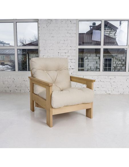 Poltrona da salotto moderna in legno massello Kolari