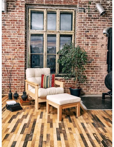 Poltrona da salotto moderna in legno massello Kolari