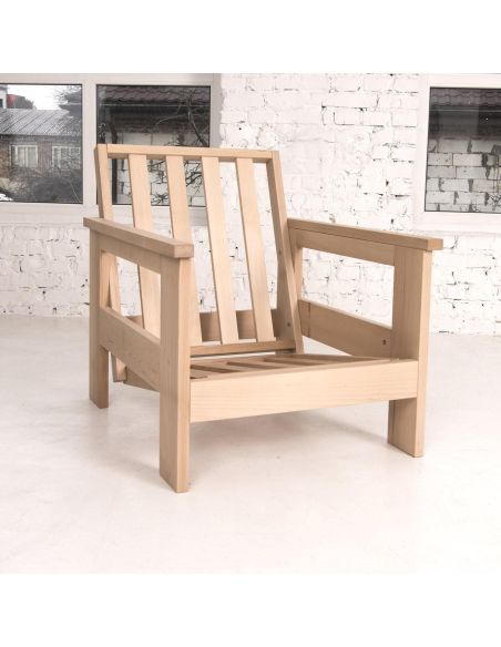 Poltrona da salotto moderna in legno massello Kolari