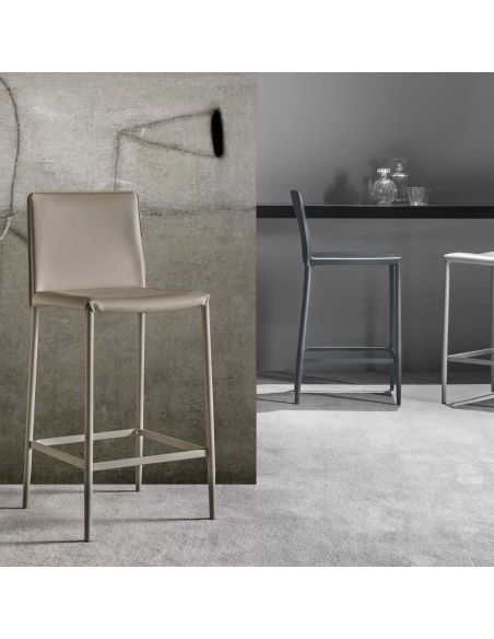 Coppia sgabelli da cucina moderni in simil cuoio Zalia Coppia sgabelli da cucina moderni in simil cuoio Zalia