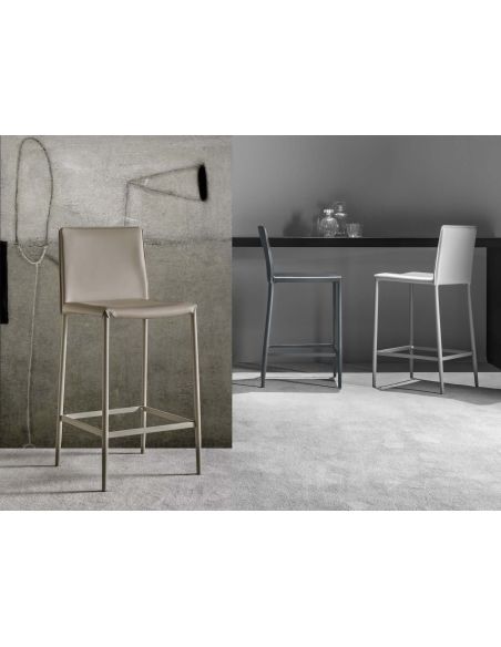 Coppia sgabelli da cucina moderni in simil cuoio Zalia Coppia sgabelli da cucina moderni in simil cuoio Zalia