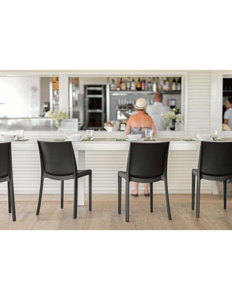 Sedie impilabili in polipropilene bianco nero o tortora Berlin Sedie impilabili in polipropilene bianco nero o tortora Berlin