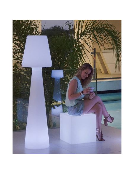 Lampada da terra per esterno senza fili e colori RGB Juditta Lampada da terra per esterno senza fili e colori RGB Juditta