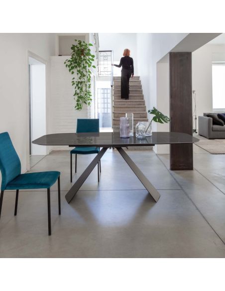 Tavolo da pranzo con piano in ceramica Kenton Ellittico