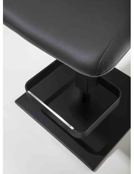 Sgabello design in acciaio ed ecopelle Stanley