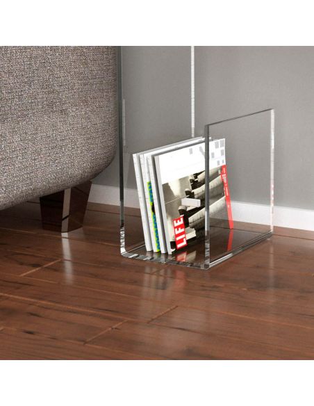 Tavolino da salotto con portariviste in plexiglass Mauri Tavolino da salotto con portariviste in plexiglass Mauri