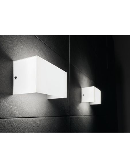 Applique a LED moderna da parete in vetro bianco Compact D321