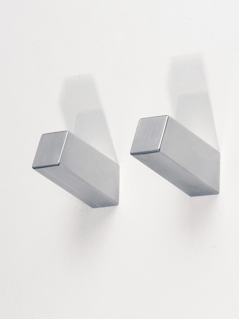 Appendiabiti da parete in acciaio Akon