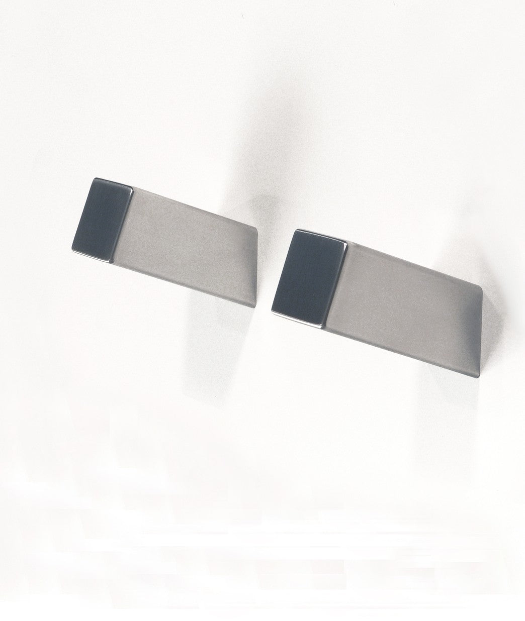 Appendiabiti da parete in acciaio Akon