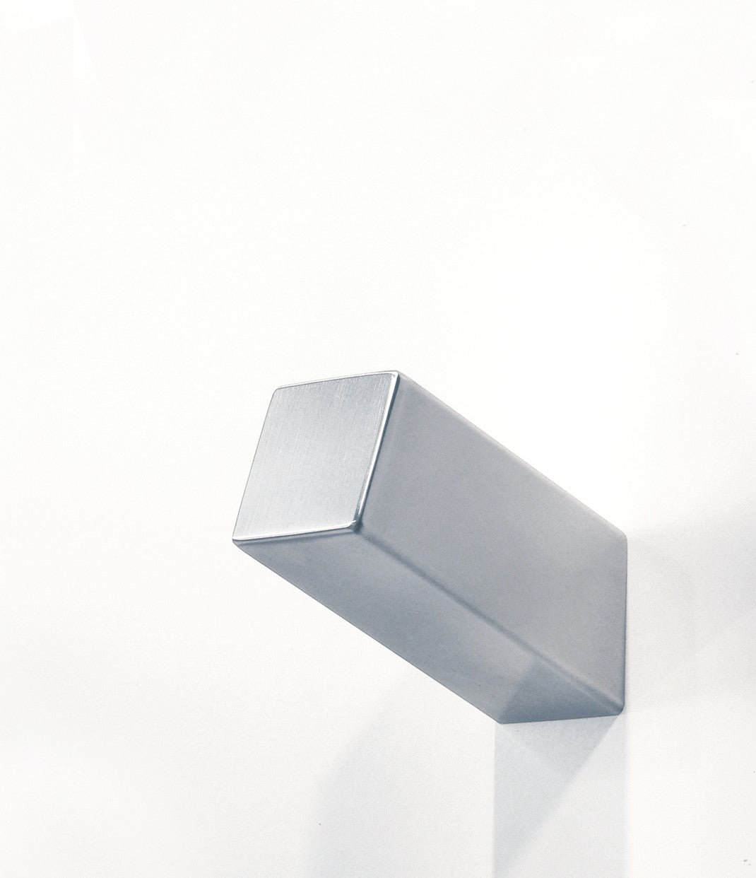 Appendiabiti da parete in acciaio Akon