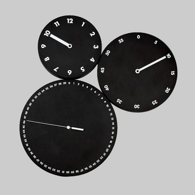 Orologio moderno da parete H:M:S: a tre dischi