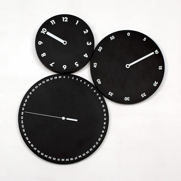 Orologio moderno da parete H:M:S: a tre dischi