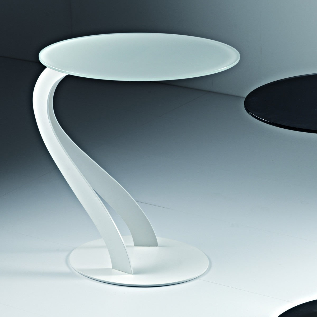 Tavolino da salotto lato divano in acciaio e vetro Heron