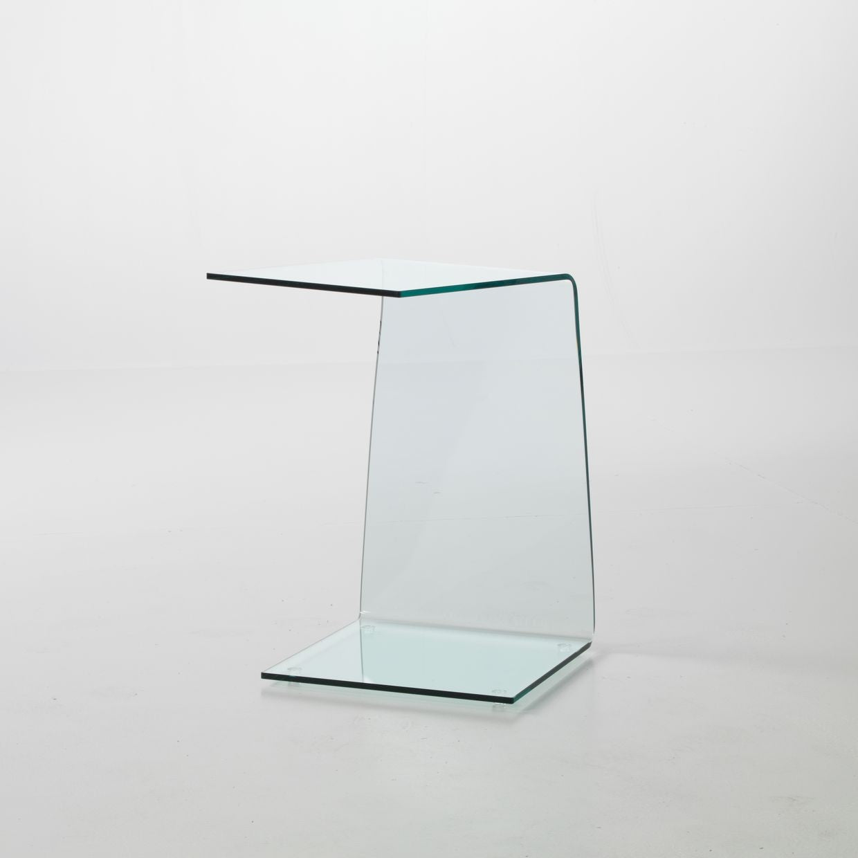 Tavolino lato divano in vetro curvato Sabine