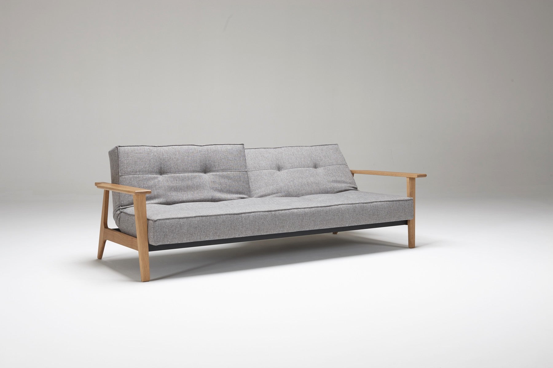 Divano letto con braccioli in legno e materasso a molle SplitBack Frej - 521 Mixed Dance Grey