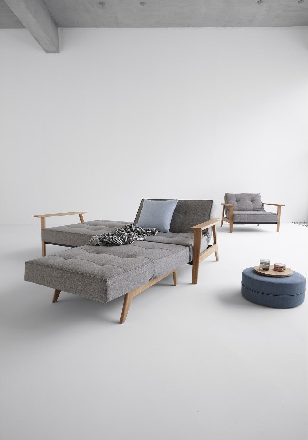 Poltrona design scandinavo in tessuto o velluto SplitBack Frej - 521 Mixed Dance Grey