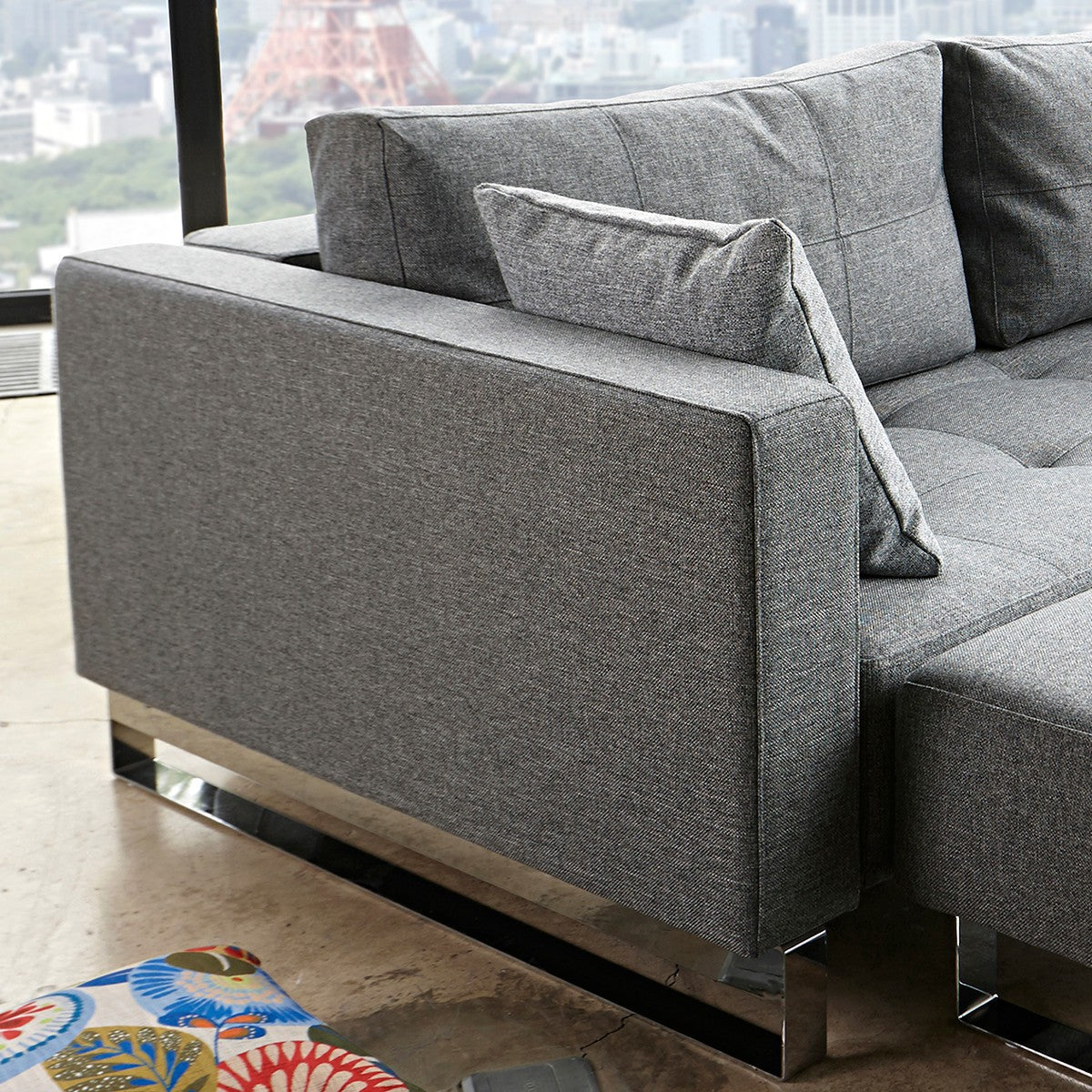 Divano letto matrimoniale con braccioli materasso a molle Cassius