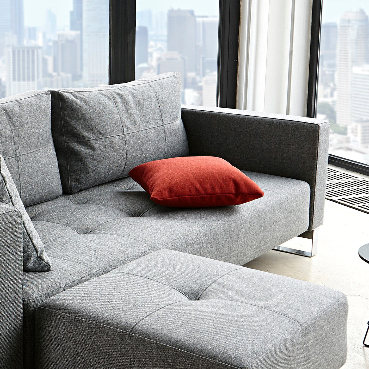 Divano letto matrimoniale con braccioli materasso a molle Cassius