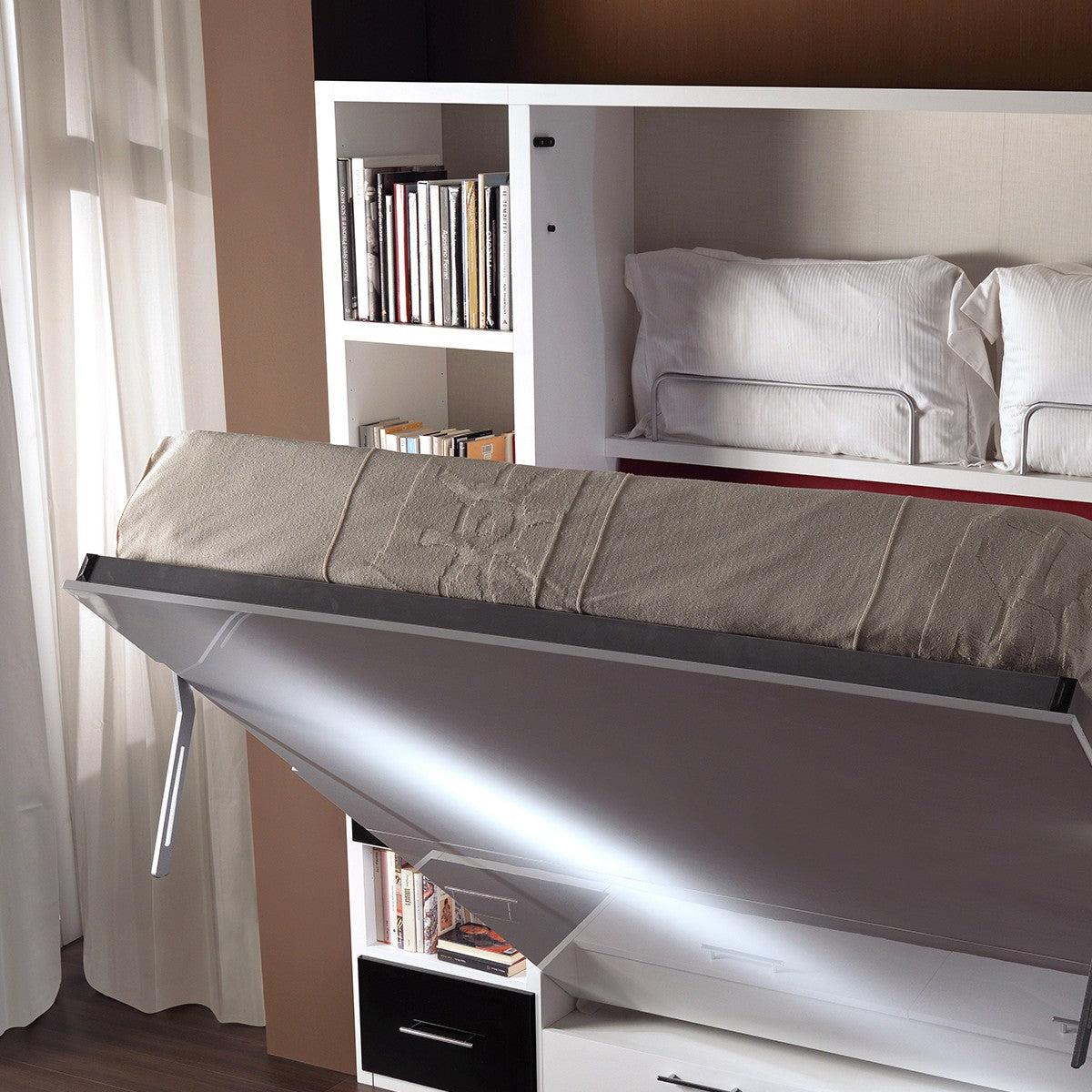 Letto matrimoniale verticale a scomparsa con cassettoni Pratico