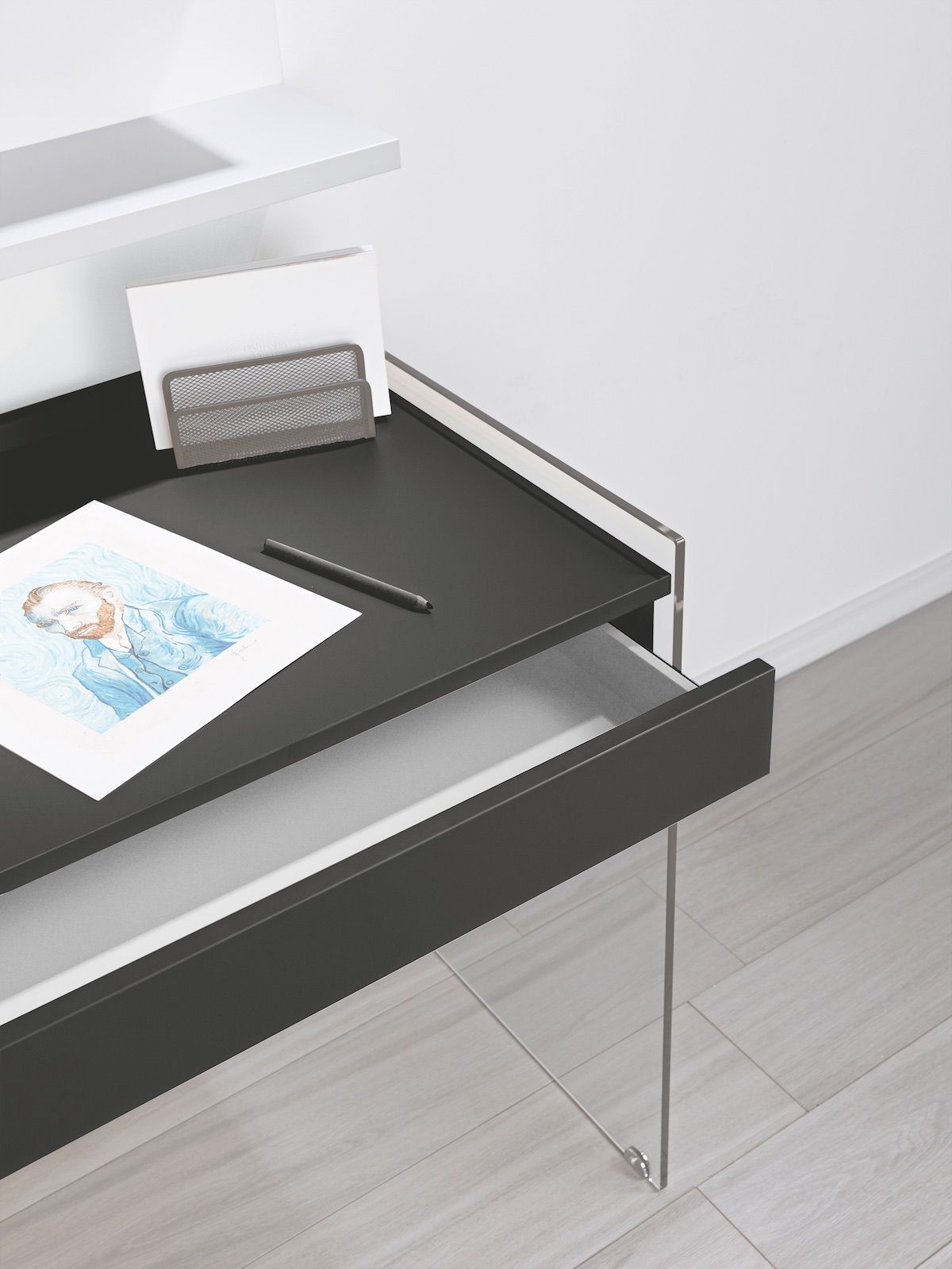 Scrivania per computer Studeo in vetro e laminato