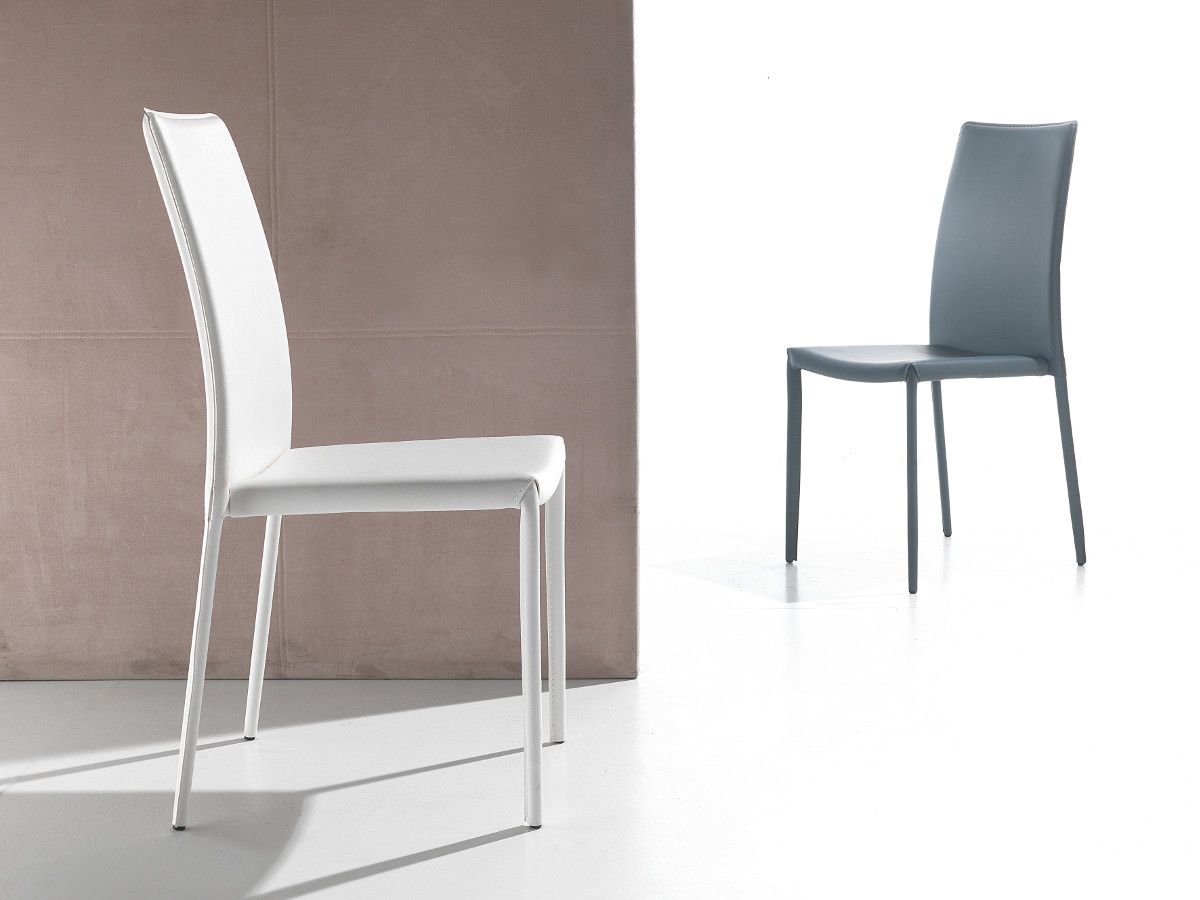 Sedie impilabili in similcuoio e metallo Zalia