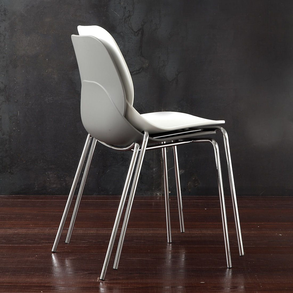 Sedie impilabili in polipropilene e metallo Tessi