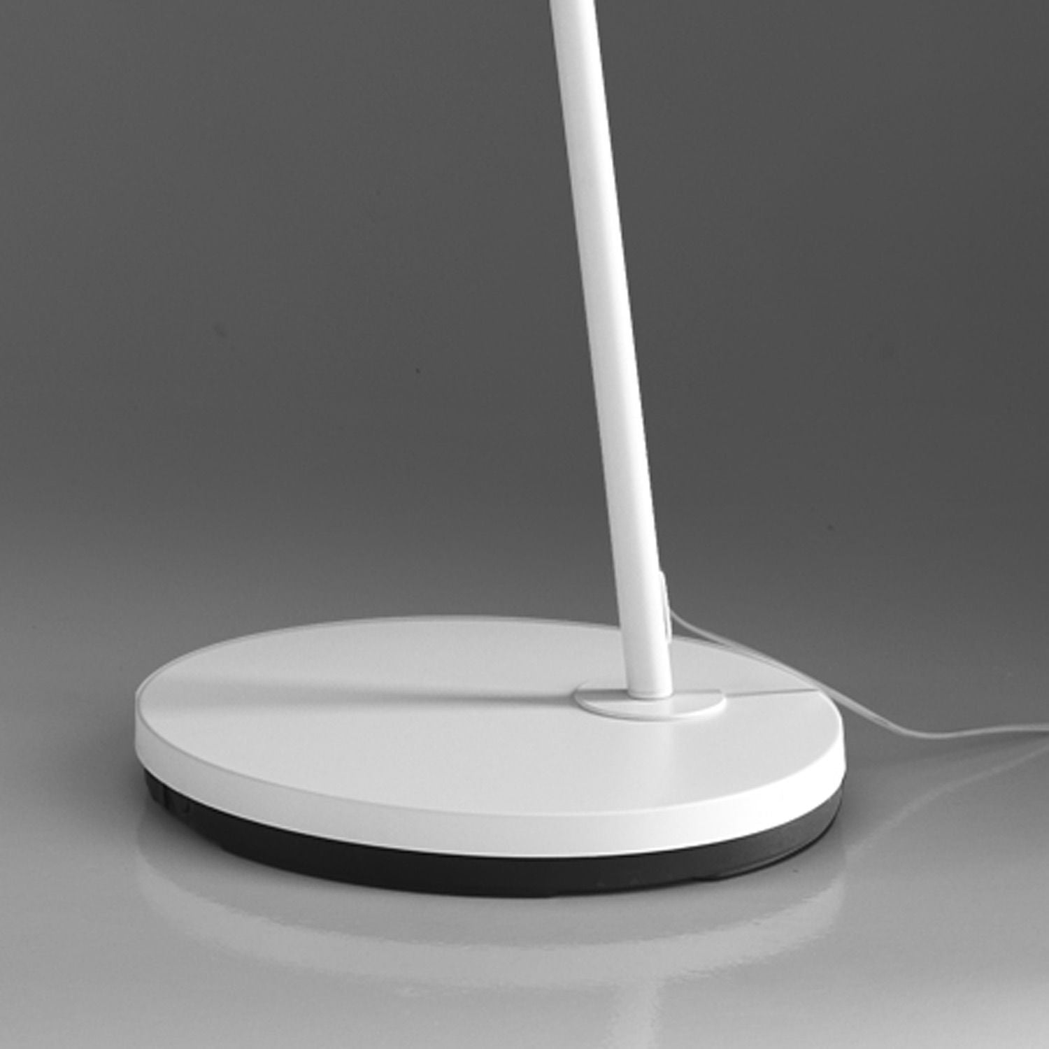 Lampada da terra Bogen a forma di arco