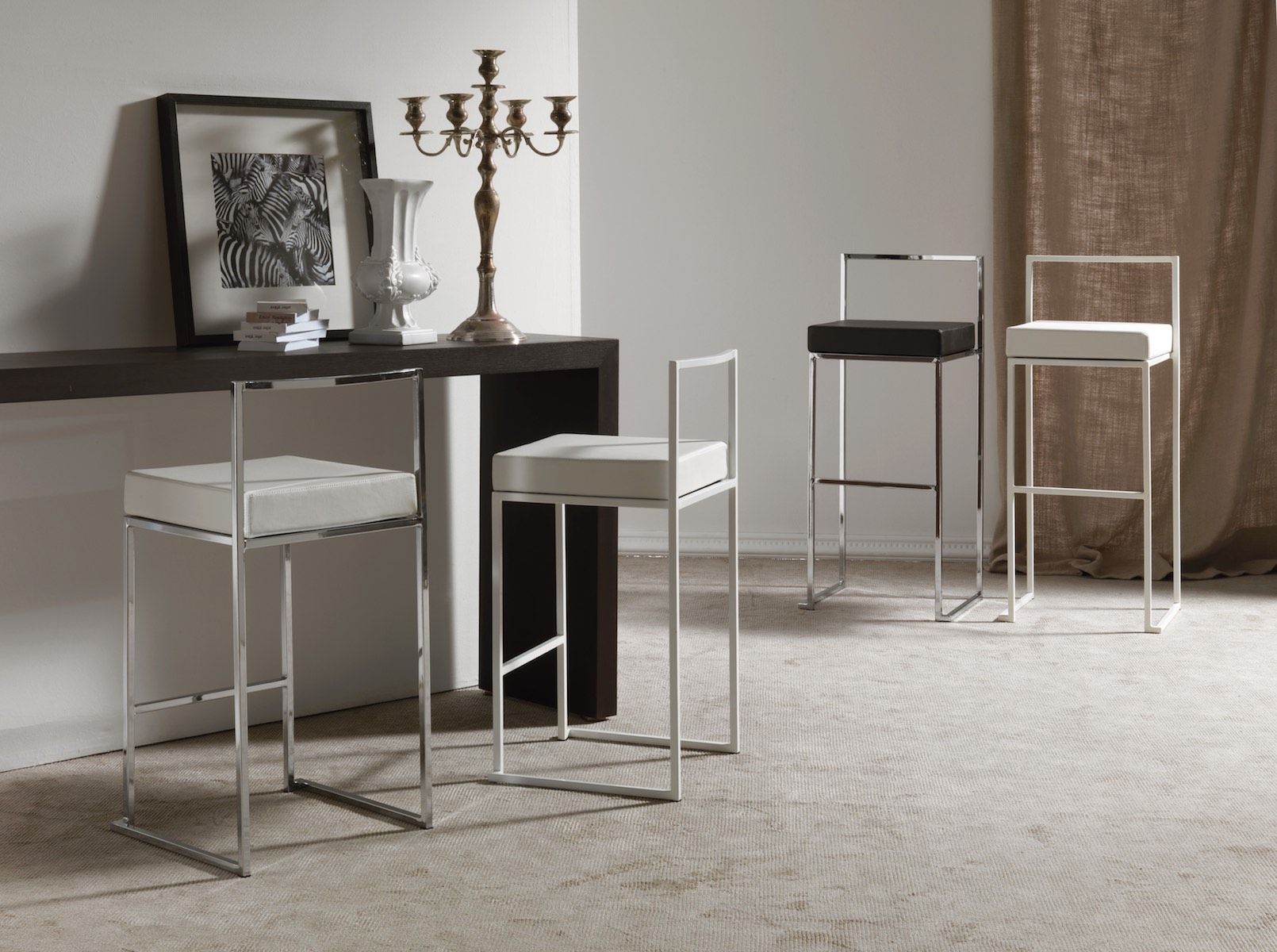 Sgabelli impilabili in metallo cromato Mendy