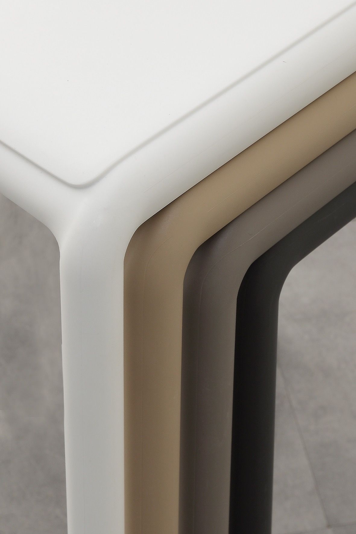 Sgabelli impilabili Abelide in resina e fibra di vetro