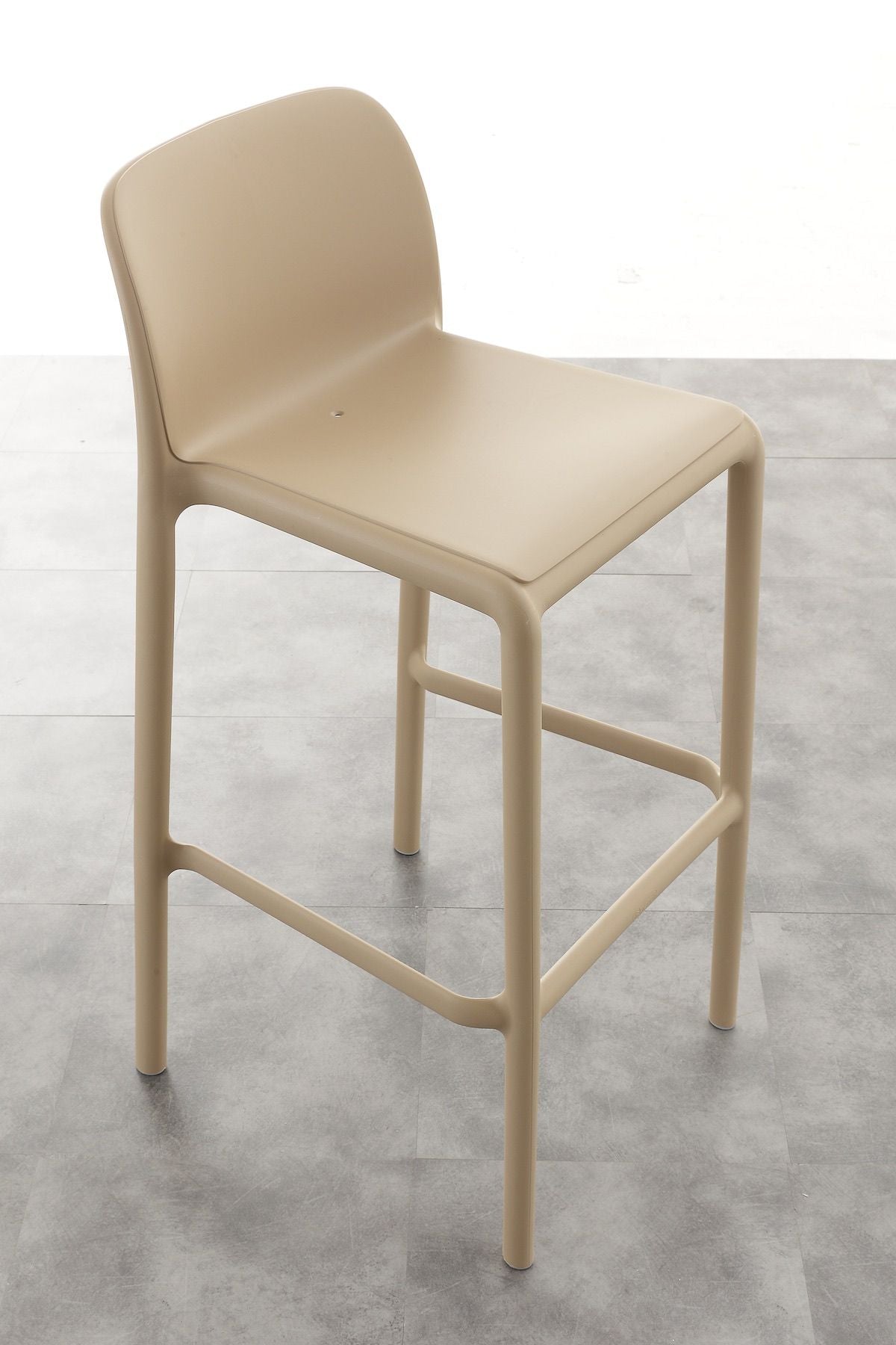 Sgabelli impilabili Abelide in resina e fibra di vetro