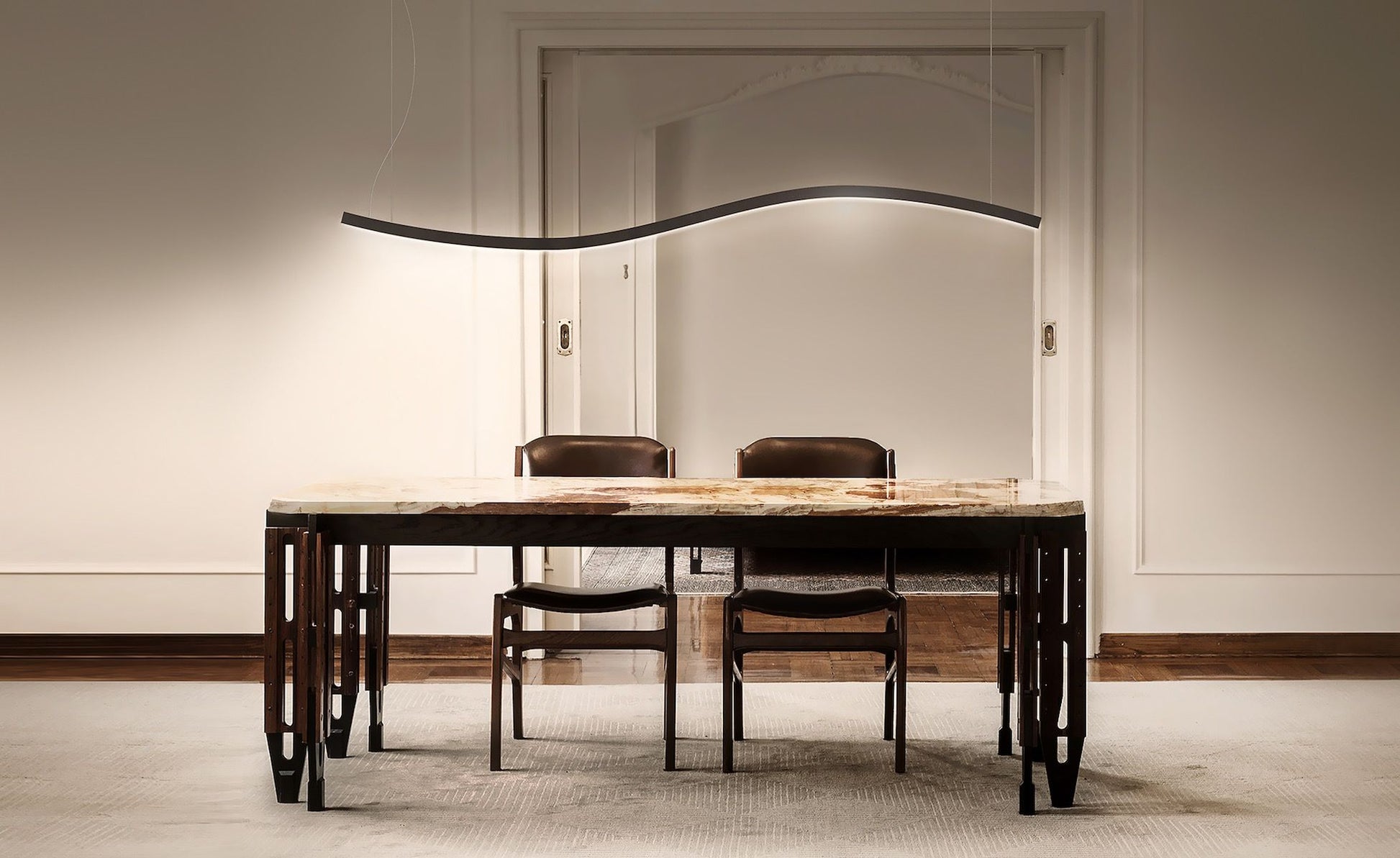 Lampadario a sospensione Curve a LED in alluminio