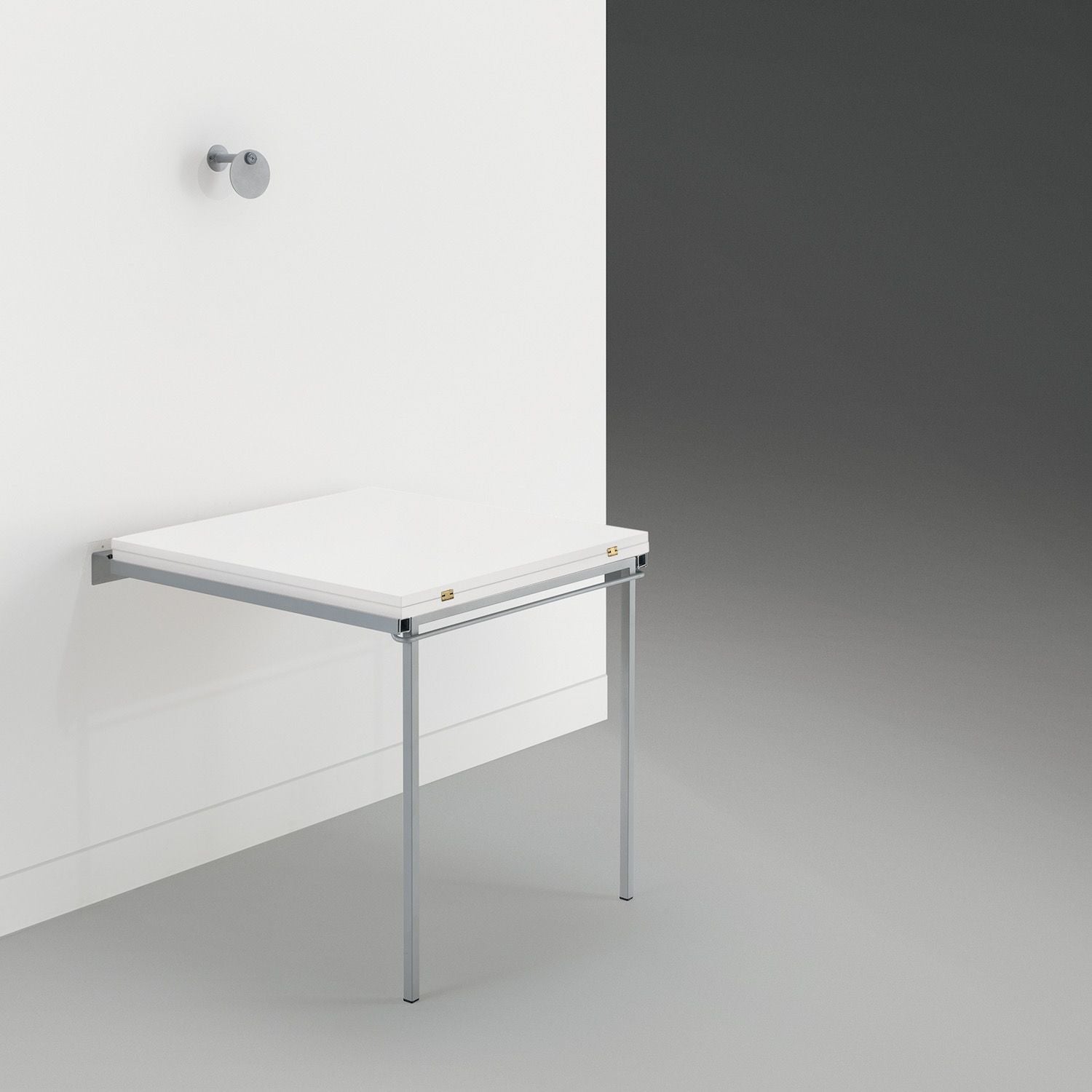 Tavolo a scomparsa a muro con struttura in metallo e piano in melaminico Vegard