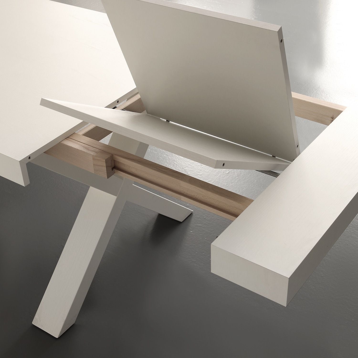 Tavolo allungabile Aras in nobilitato bianco e rovere