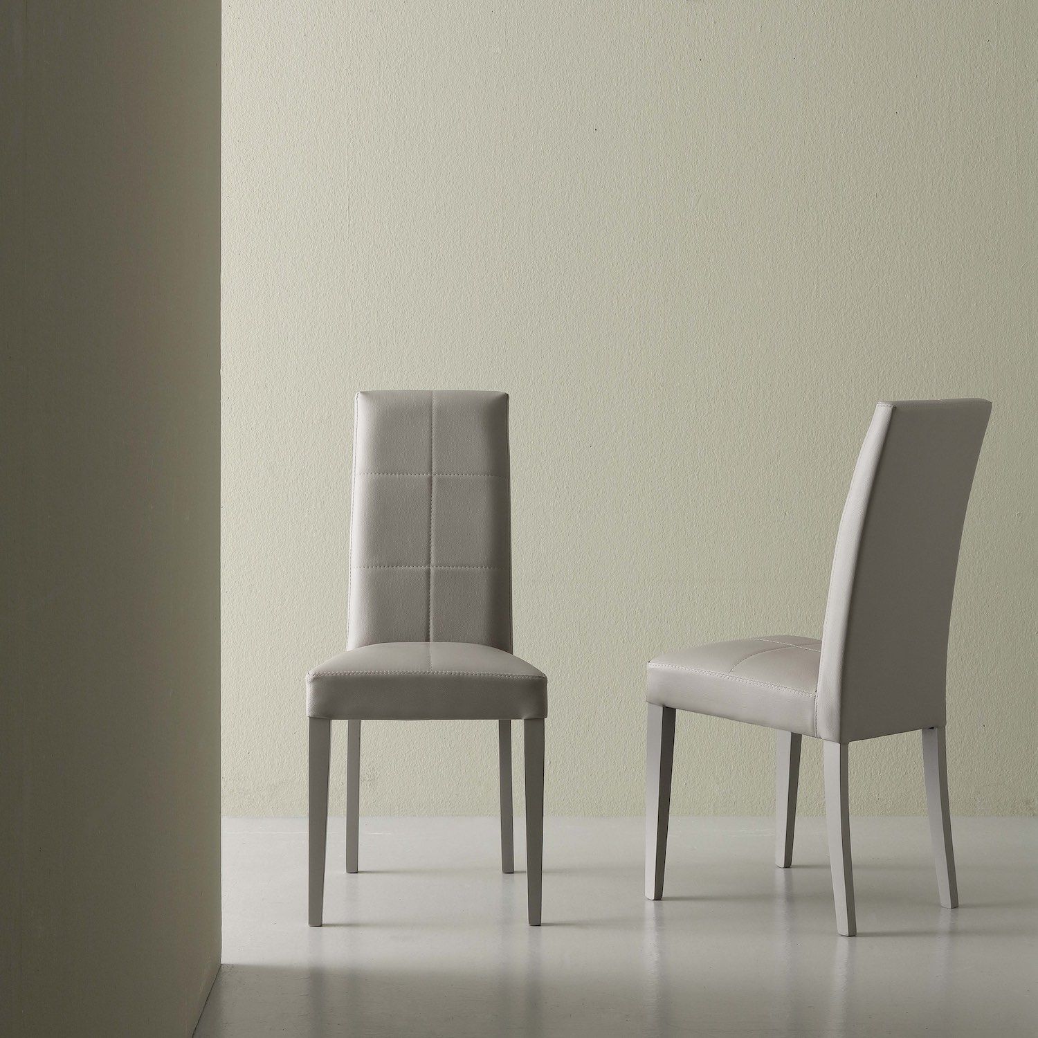 Coppia sedie schienale alto Janika in ecopelle grigio